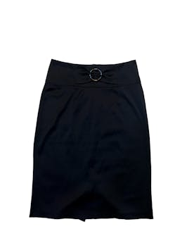 Falda negra en tela satinada ,pretina ancha con aro de plástico, cintura: 76 cm, largo: 61 cm